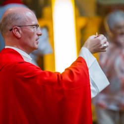 24.6. - Mons. Prokop Brož při slavnostní mši v katedrále v Jaca