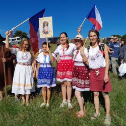 25/6 – Peregrinos en la capilla de O Zoque en la montaña Oturia