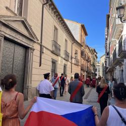 24/6 – Procesión por la ciudad hacia la puerta sur, al monasterio de las benedictinas, Jaca