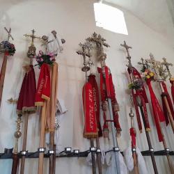 25/6 – Cruces de pueblos y ciudades en la iglesia de Santa Orosia, Oturia