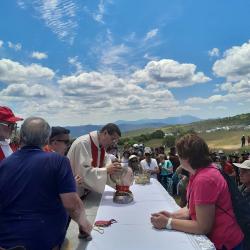 25/6 – Altar al aire libre con el relicario de Santa Orosia, Oturia