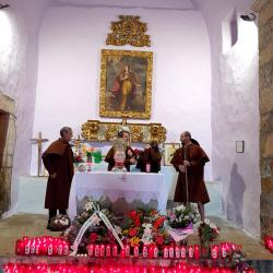 25/6 – Romeros como guardia de honor junto al relicario de Santa Orosia, Oturia