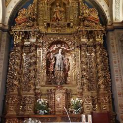 Altar en la capilla de Santa Orosia de la catedral de San Pedro en Jaca