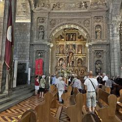 24/6 – Peregrinos en la catedral de San Pedro en Jaca