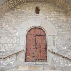 Entrada a la iglesia de San Lorenzo en Yebra de Basa