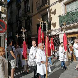 25/6 – Cargadores de cruces en la procesión por la ciudad, Jaca